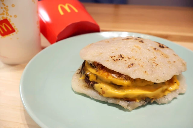 【もちもちサムライマック】バンズは餅! 究極のもちもち食感を目指したカロリー系の次世代バーガー!!<野島慎一郎のバカレシピ>